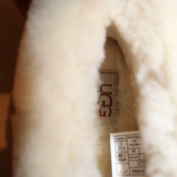 NIB UGG WOMEN'S SHEARLING BOOTIE SLIPPERS NATURAL - Picture 4 of 8